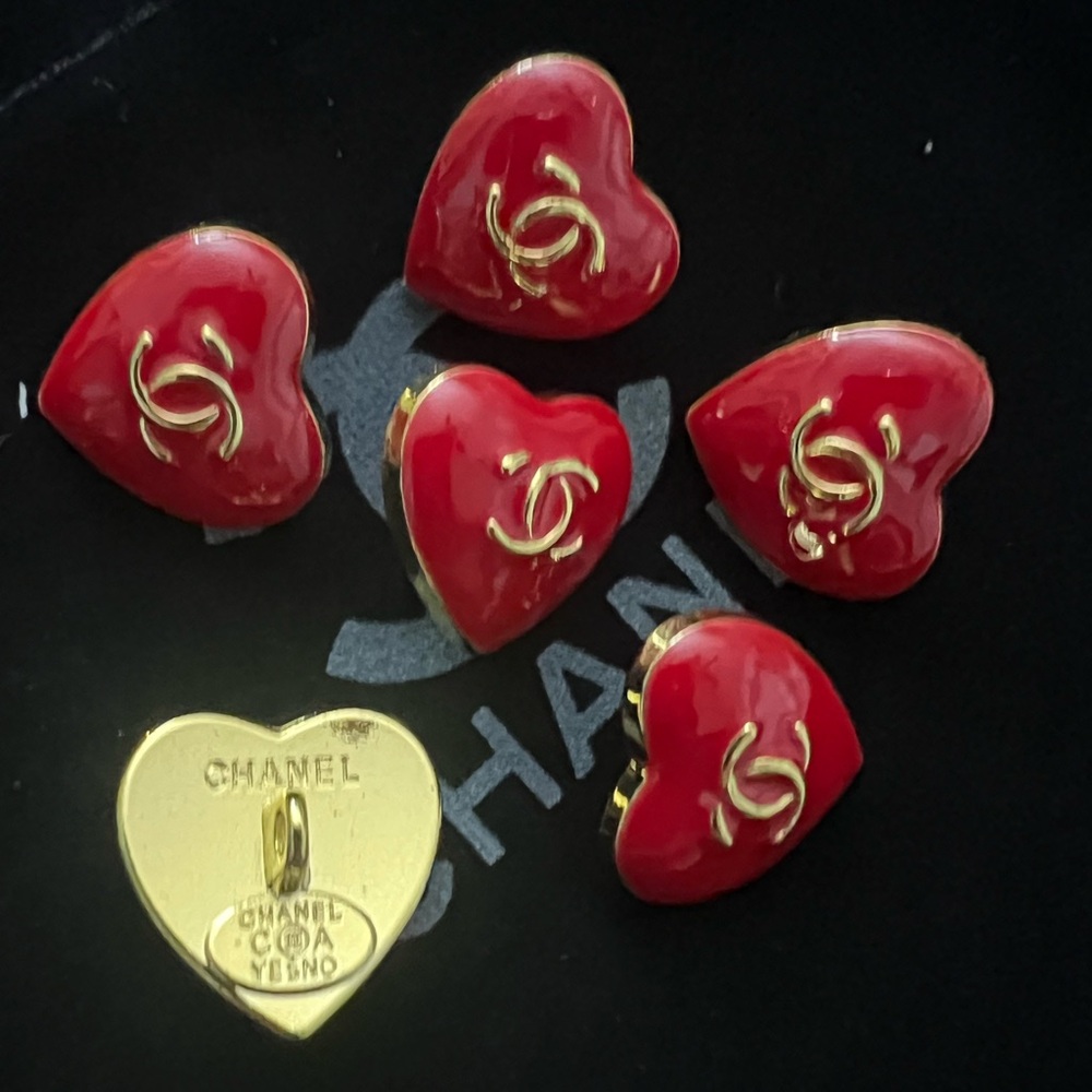 CC logo hearts (set of 6) 18mm=dime size Red enamel gold alloy buttons/stamped